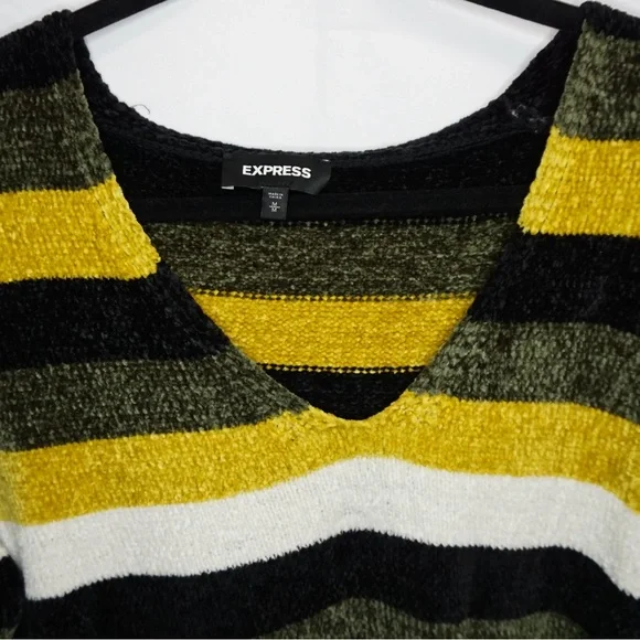 ‼️LAST CALL Express 3/4 Sleeve Sweater - Picture 2 of 4